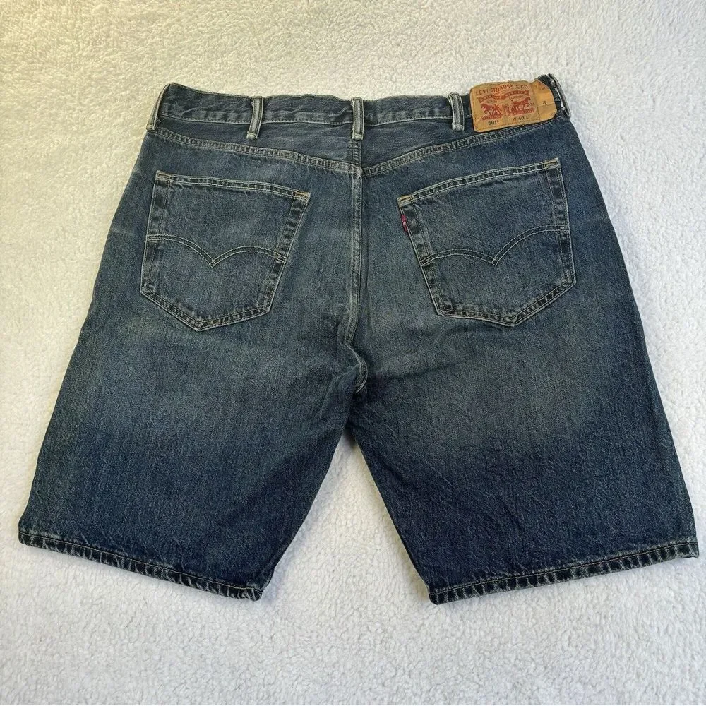 Levi's 501 Mens‎ Hemmed Shorts Size 40x9 Medium wash